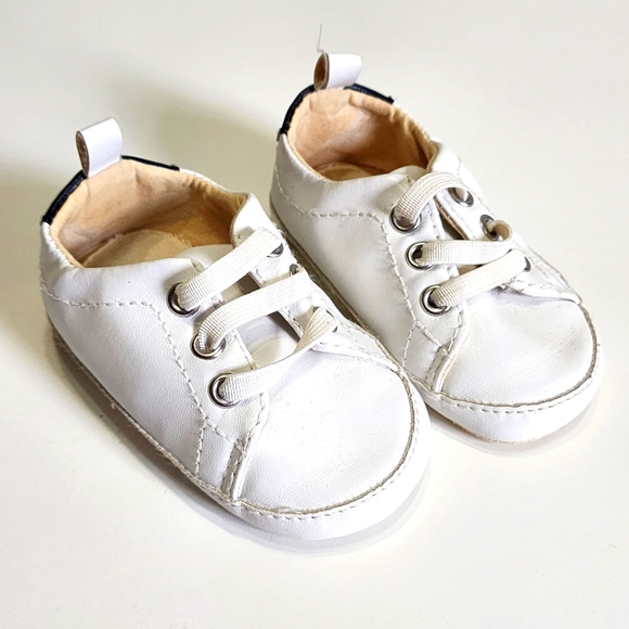 Old Navy Infant Baby Boy White Shoes 6-12months - Picture 1 of 4